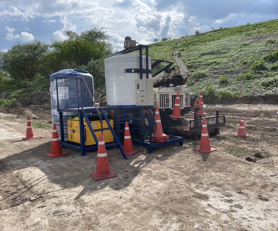 Field sampling equipment set up to scientific protocol