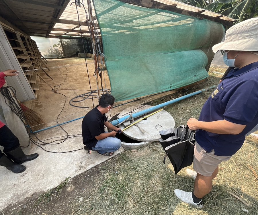 Field team surveying together with the community